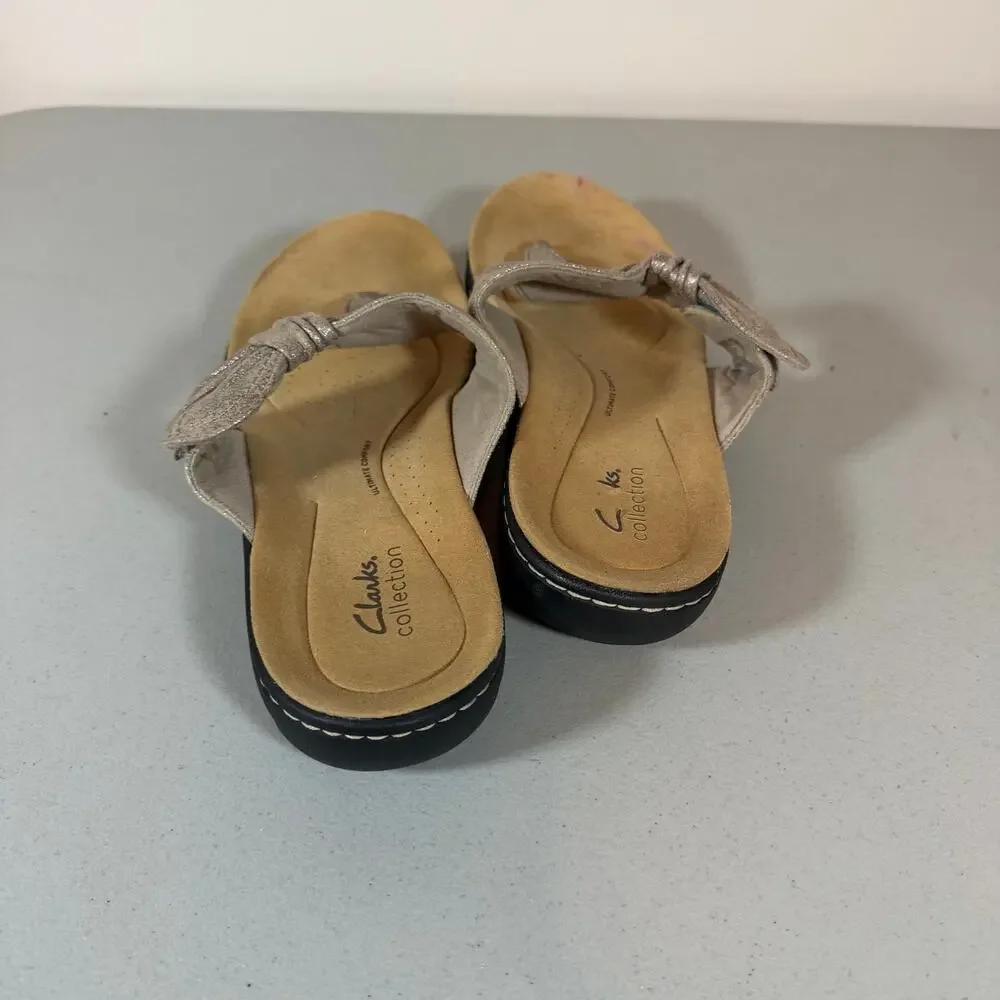 Clarks Laurieann Rae Metallic Thong Sandal Womens 9 Beige Leather Bow Detail
